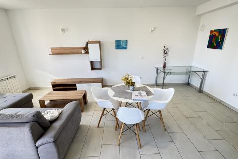 Rijeka, Hosti, dvosoban stan 65m2, parking, okućnica