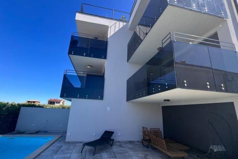 Istra, Novigrad,  moderan stan za dugoročni najam - novogradnja