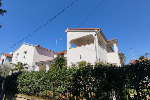 Istra, Vrsar, okolica,  kuća s 4 apartmana blizu mora