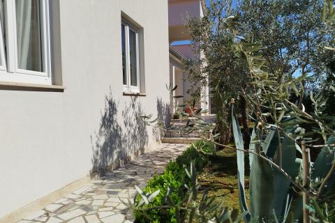 Istra, Vrsar, okolica,  kuća s 4 apartmana blizu mora