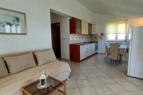 Istra, Vrsar, okolica,  kuća s 4 apartmana blizu mora