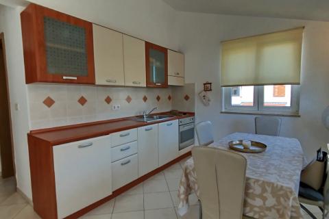 Istra, Vrsar, okolica,  kuća s 4 apartmana blizu mora
