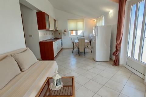 Istra, Vrsar, okolica,  kuća s 4 apartmana blizu mora