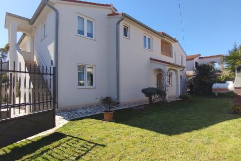 Istra, Vrsar, okolica,  kuća s 4 apartmana blizu mora