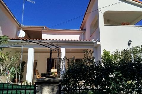 Istra, Vrsar, okolica,  kuća s 4 apartmana blizu mora