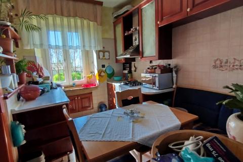 Istra, Kanfanar - Povijesna kamena kuća s pogledom na more