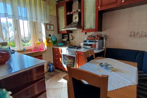 Istra, Kanfanar - Povijesna kamena kuća s pogledom na more