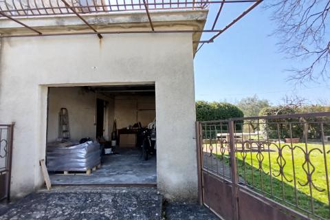 Istra, Kanfanar - Povijesna kamena kuća s pogledom na more