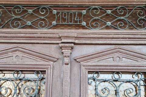 Istra, Kanfanar - Povijesna kamena kuća s pogledom na more