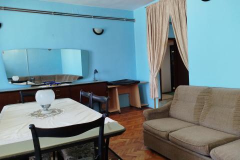 Istra, Kanfanar - Povijesna kamena kuća s pogledom na more