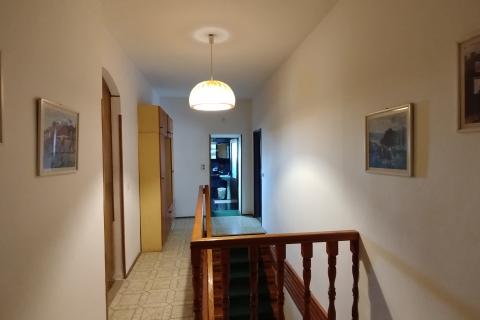 Istra, Kanfanar - Povijesna kamena kuća s pogledom na more