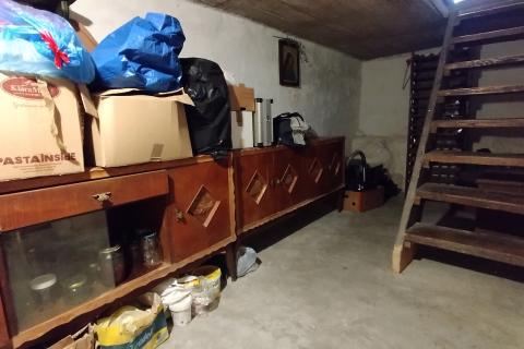 Istra, Kanfanar - Povijesna kamena kuća s pogledom na more