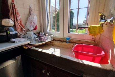 Istra, Kanfanar - Povijesna kamena kuća s pogledom na more