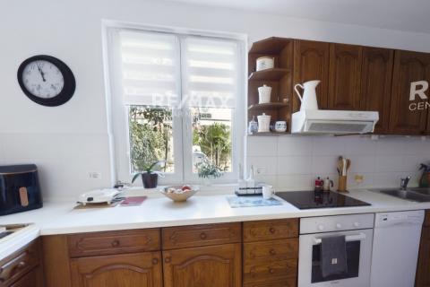 Istra, Vrsar, okolica,  kuća s 4 apartmana blizu mora