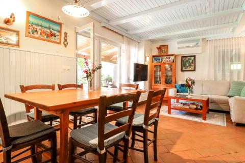 Istra,Lovrečica-Kuća prizemnica s prostranim vrtom