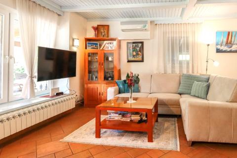 Istra,Lovrečica-Kuća prizemnica s prostranim vrtom