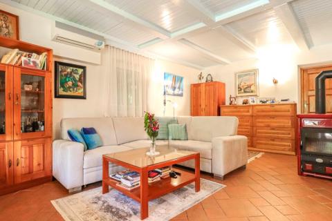 Istra,Lovrečica-Kuća prizemnica s prostranim vrtom