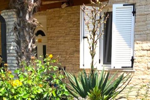 Istra,Lovrečica-Kuća prizemnica s prostranim vrtom