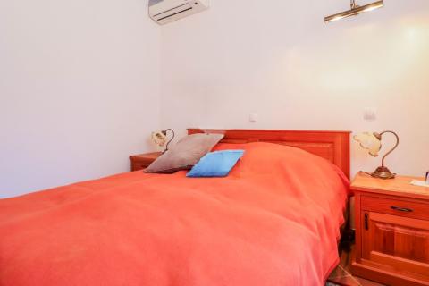 Istra,Lovrečica-Kuća prizemnica s prostranim vrtom