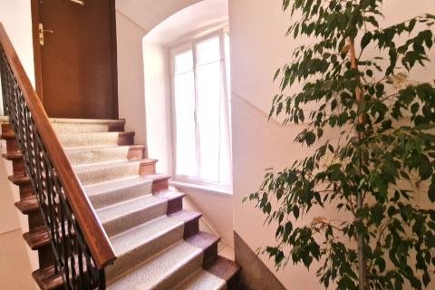 Istra,Brtonigla-Trosoban stan u centru s pogledom na more