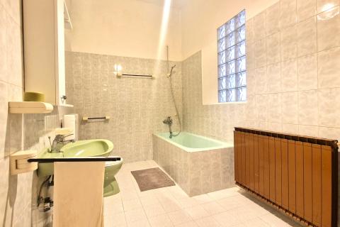 Istra,Brtonigla-Trosoban stan u centru s pogledom na more