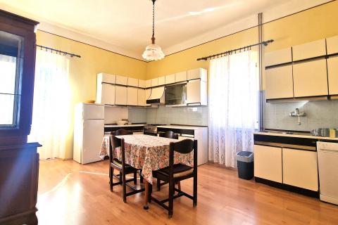 Istra,Brtonigla-Trosoban stan u centru s pogledom na more