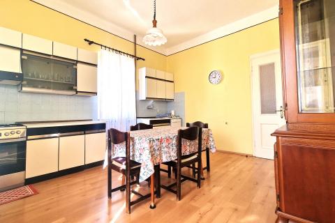 Istra,Brtonigla-Trosoban stan u centru s pogledom na more