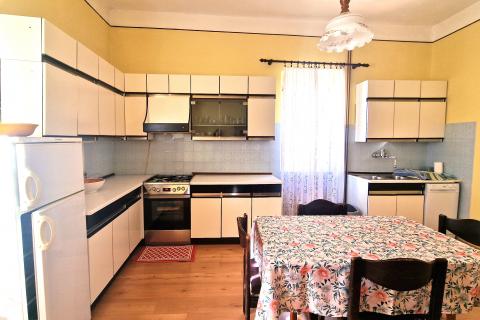 Istra,Brtonigla-Trosoban stan u centru s pogledom na more