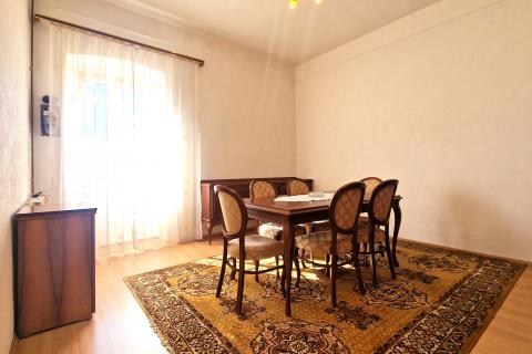 Istra,Brtonigla-Trosoban stan u centru s pogledom na more