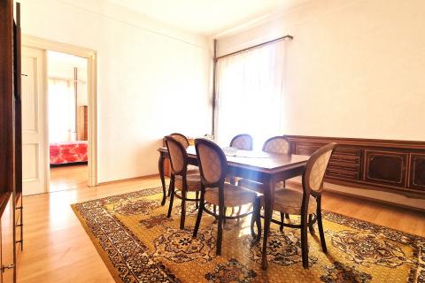 Istra,Brtonigla-Trosoban stan u centru s pogledom na more