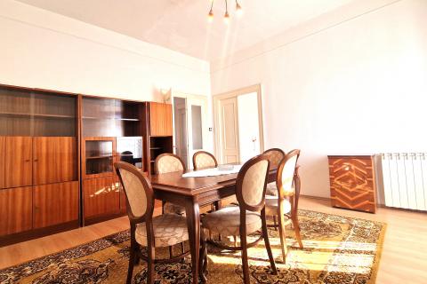 Istra,Brtonigla-Trosoban stan u centru s pogledom na more