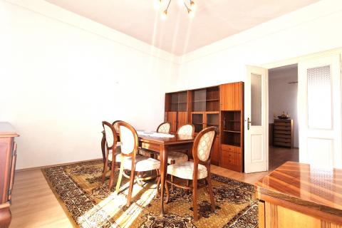 Istra,Brtonigla-Trosoban stan u centru s pogledom na more