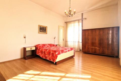 Istra,Brtonigla-Trosoban stan u centru s pogledom na more