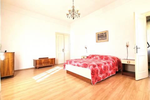 Istra,Brtonigla-Trosoban stan u centru s pogledom na more