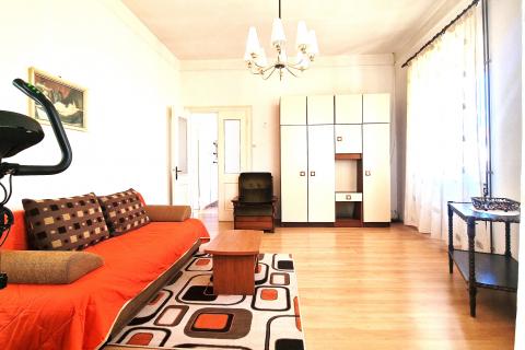 Istra,Brtonigla-Trosoban stan u centru s pogledom na more