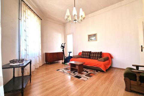 Istra,Brtonigla-Trosoban stan u centru s pogledom na more