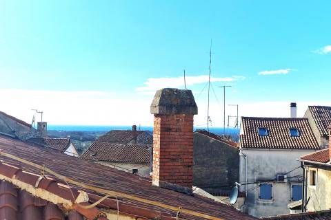 Istra,Brtonigla-Trosoban stan u centru s pogledom na more