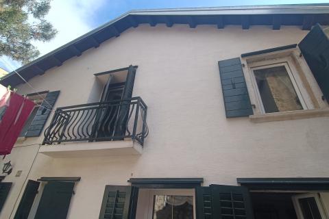 Istra, Rovinj, kuća u starogradskoj jezgri s privatnim dvorištem