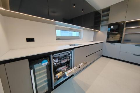 OTOK KRK-GRAD KRK luksuzan apatrman na prvom katu ,100 metara do mora