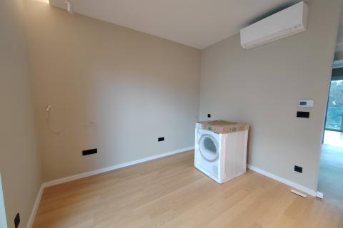 OTOK KRK-GRAD KRK luksuzan apatrman na prvom katu ,100 metara do mora