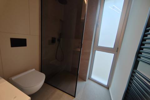 OTOK KRK-GRAD KRK luksuzan apatrman na prvom katu ,100 metara do mora