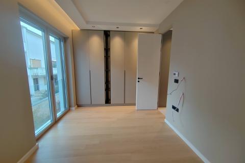 OTOK KRK-GRAD KRK luksuzan apatrman na prvom katu ,100 metara do mora