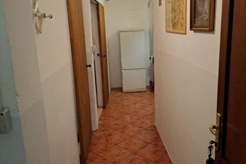 Istra, Brtonigla, ugostiteljski prostor od 274,71 m2 sa više stanova i dvorištem