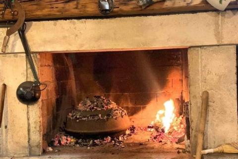 Istra, Brtonigla, ugostiteljski prostor od 274,71 m2 sa više stanova i dvorištem