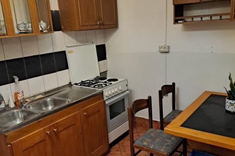 Istra, Brtonigla, ugostiteljski prostor od 274,71 m2 sa više stanova i dvorištem