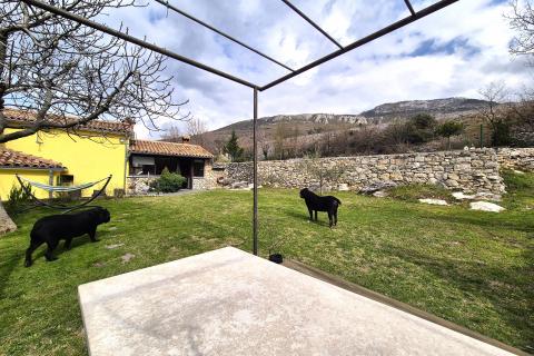 ISTRA,LUPOGLAV- kamena kuća s velikom okućnicom