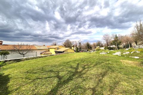 ISTRA,LUPOGLAV- kamena kuća s velikom okućnicom