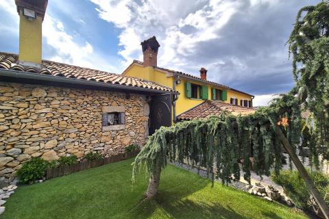 ISTRA,LUPOGLAV- kamena kuća s velikom okućnicom