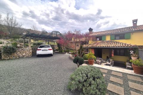 ISTRA,LUPOGLAV- kamena kuća s velikom okućnicom