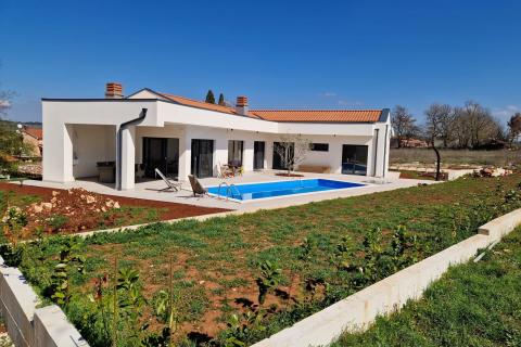 Istra, Rovinj - Moderna kuća s bazenom na osami 